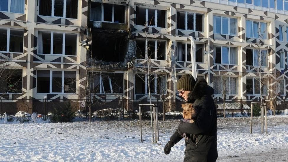 Macron hosts Ukraine and allies to try to cement security guarantees