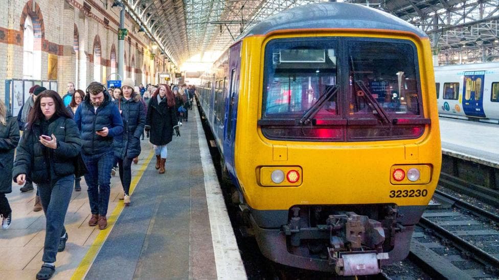 Government to commit to building new Birmingham-Manchester rail line
