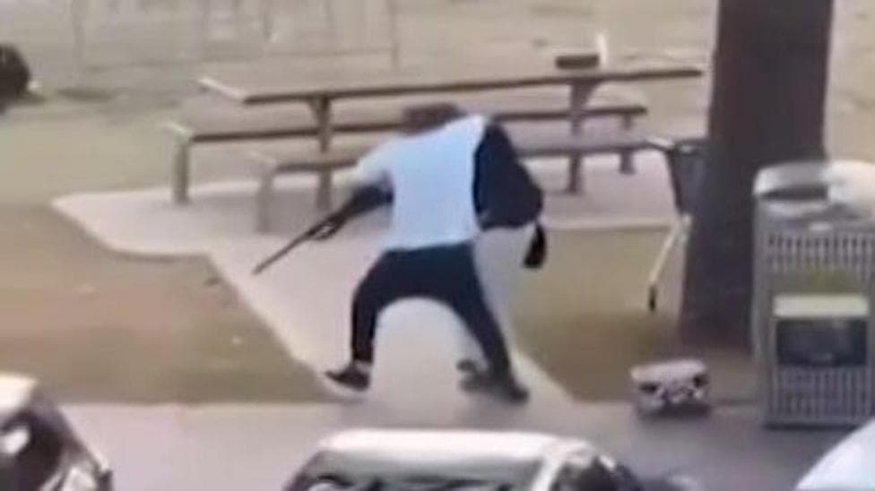 'Hero' who wrestled gun from Bondi shooter named as Ahmed al Ahmed