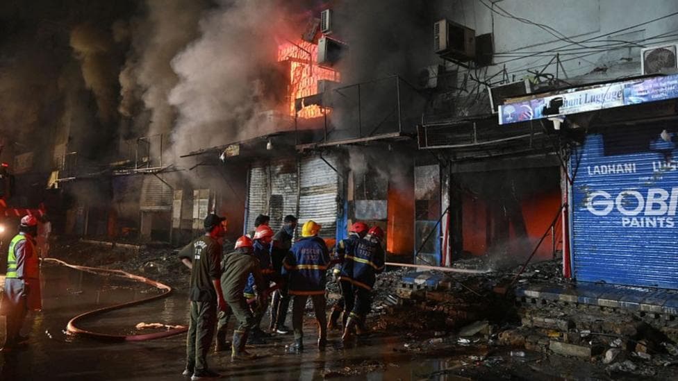 Fourteen dead, dozens missing in massive Pakistan mall fire