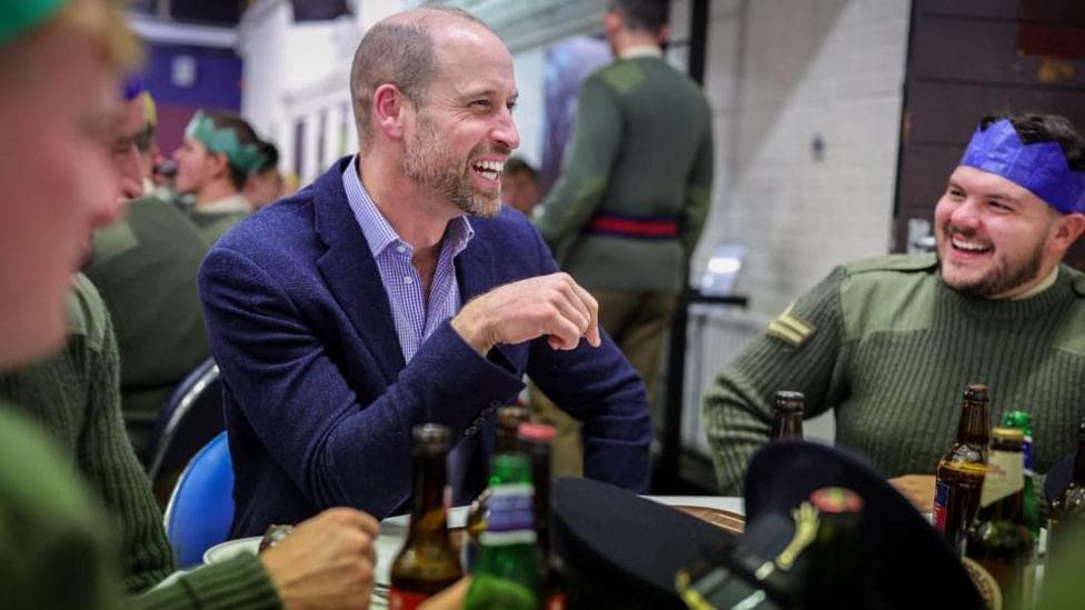 Prince William shares a Christmas pint with Welsh Guards
