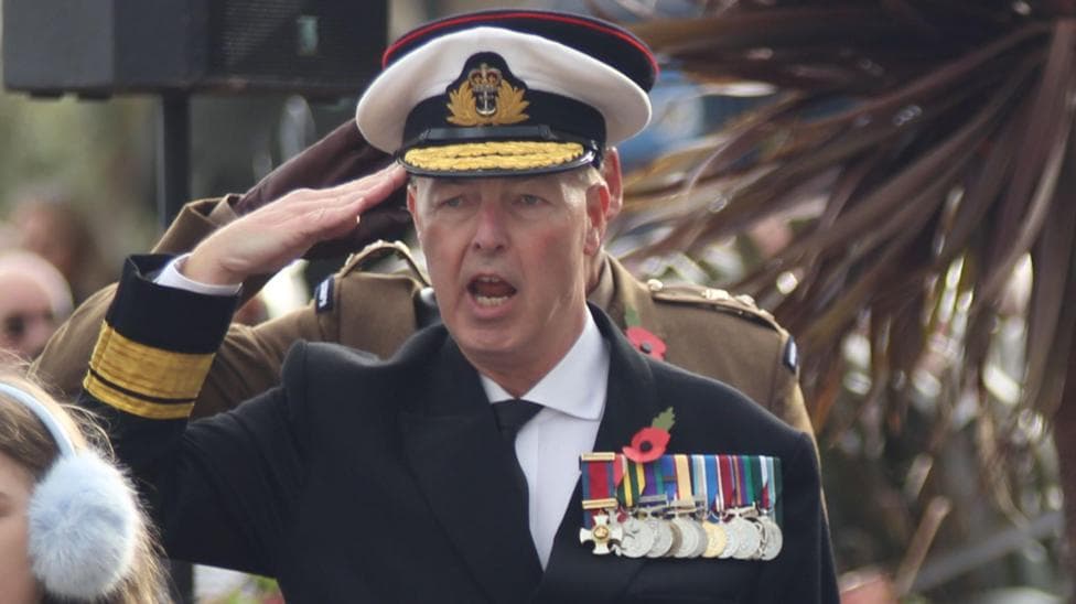 Suspicious sword and rare medal - how fake admiral was finally caught out