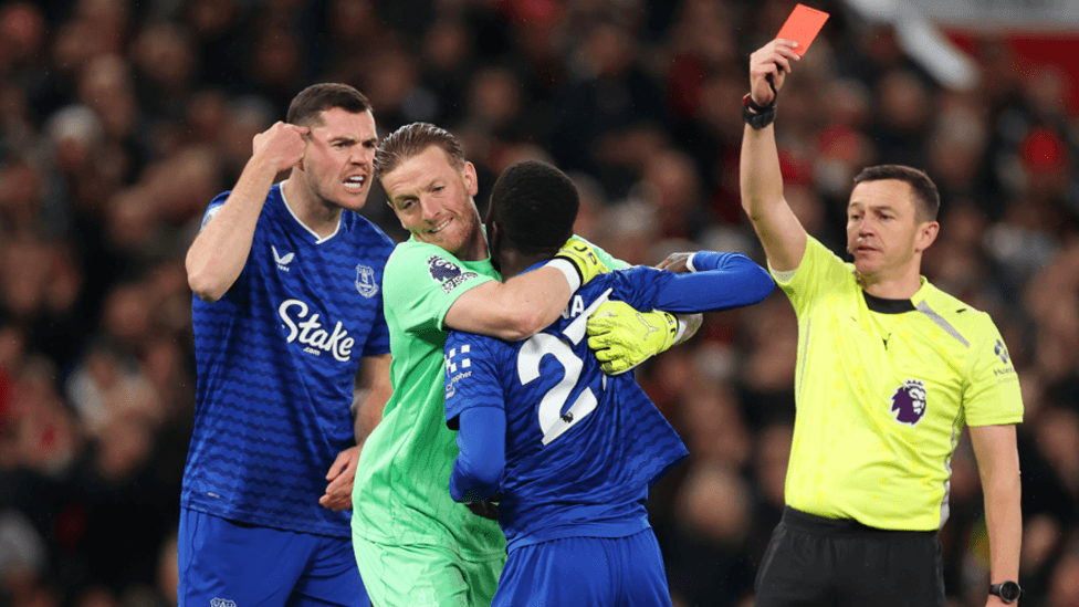 Gueye sent off for striking team-mate - but Moyes 'quite likes' it