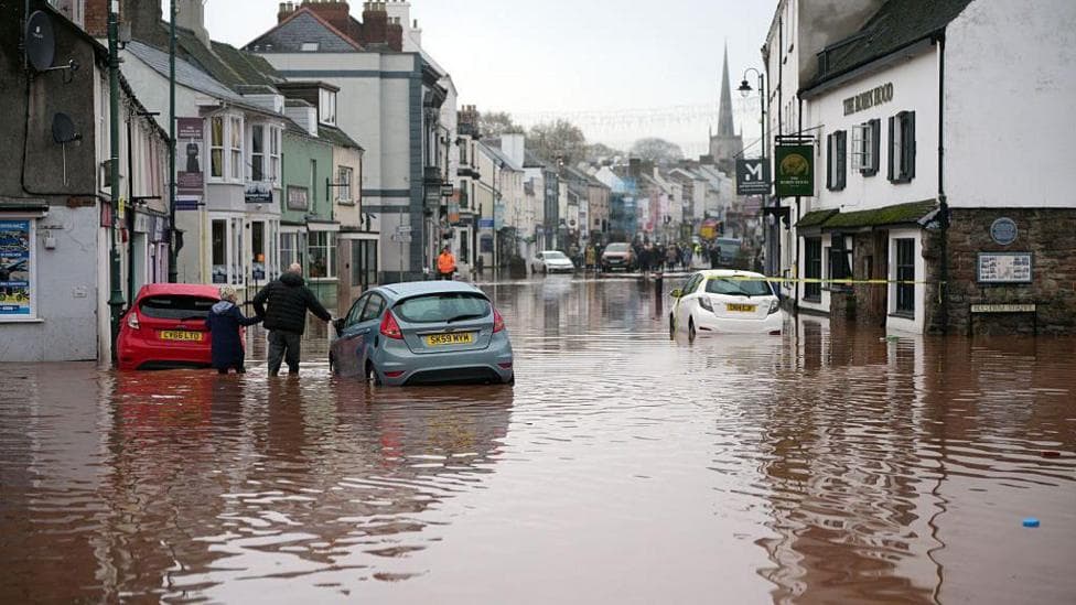 Weather warnings issued as heavy rain hits the UK with flooding expected