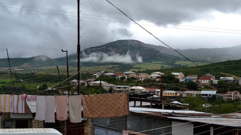 “დაბრუნების უფლება ყველას აქვს” – ყარაბაღელი სომხები ფაშინიანის განცხადებას აკრიტიკებენ